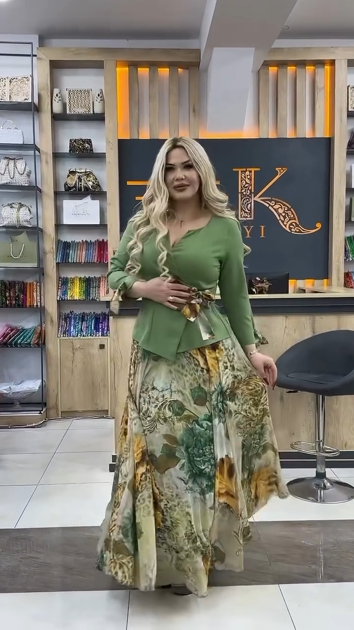 αυτό είναι ένα όμορφο φόρεμα