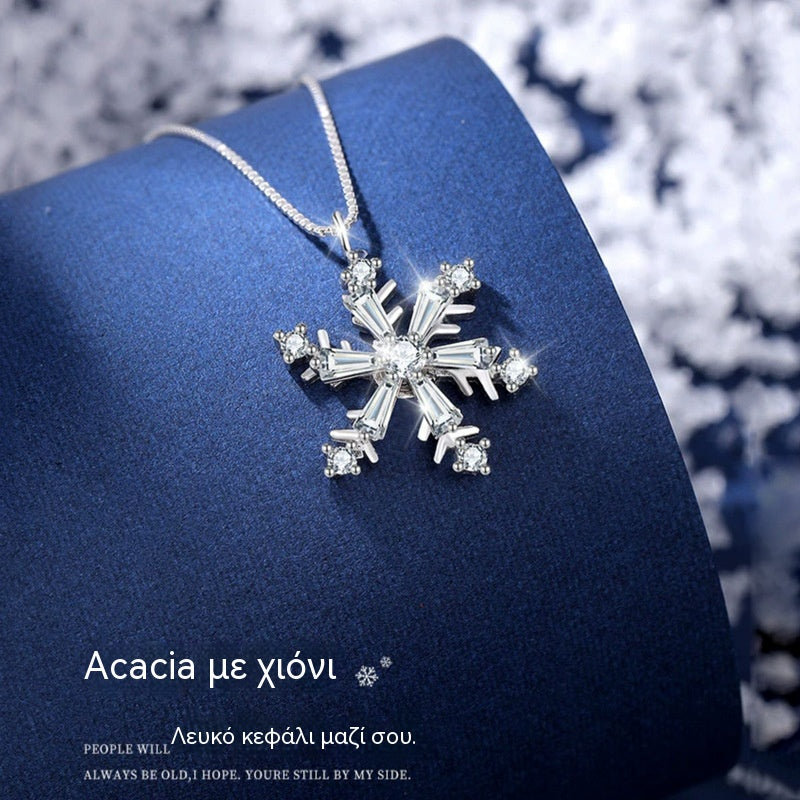 🔥😍【Kupte 1, získejte 1 zdarma】💎Sněhová vločka náhrdelník s otočným přívěskem, dotek luxusu, vysoká kvalita a oblíbený kousek.