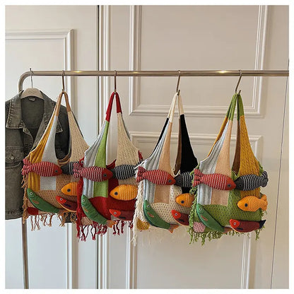 Nagy kapacitású, bojtos, patchwork mintás, sokoldalú gyapjú kötött táska