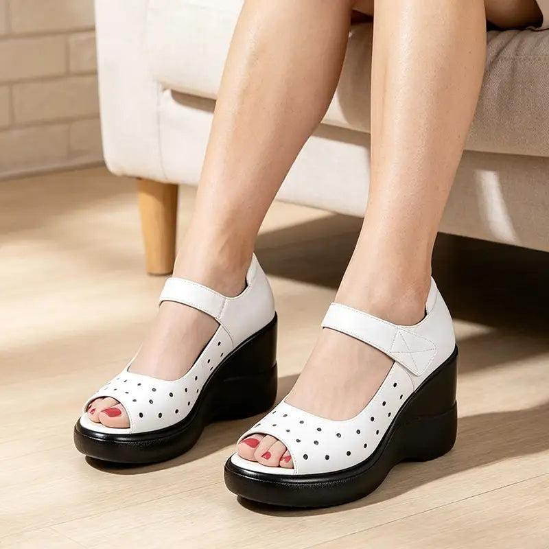 🎉【Oferty specjalne na święta】【35-43】🎁🎁Stylowe sandały na grubym koturnie i o ażurowej konstrukcji, zapewniającej przewiewność.