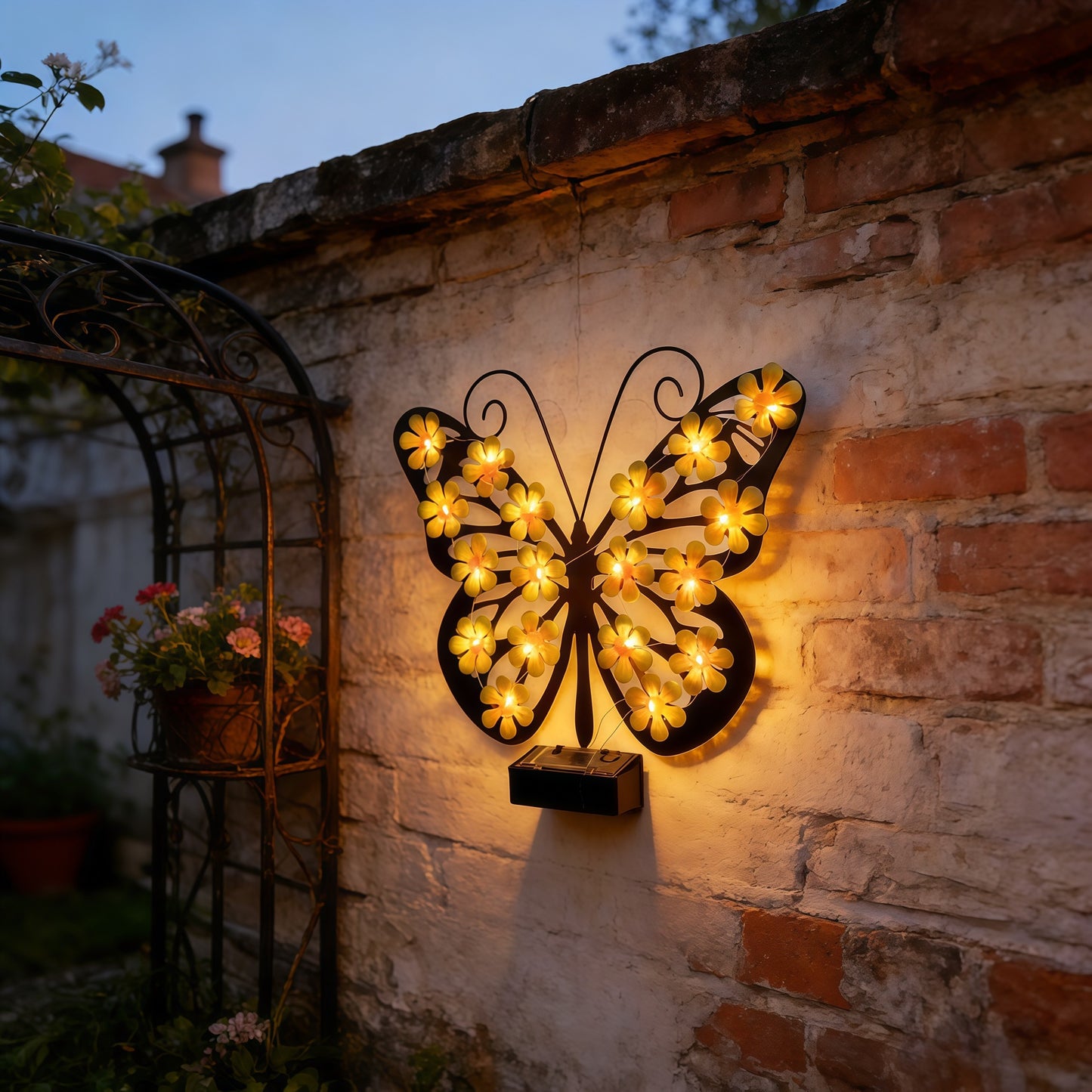 Aplique de pared para exteriores con forma de mariposa y energía solar