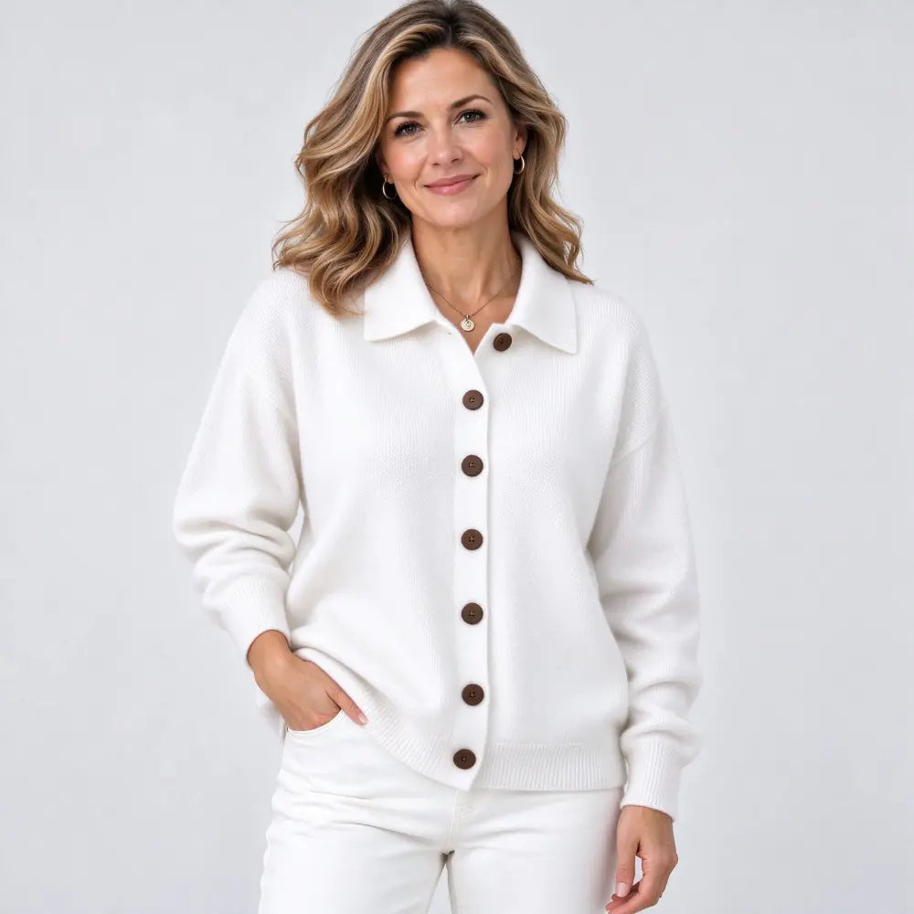 🤍Egy puha kötött kardigán – tökéletes mindennapi viseletre, időtlen eleganciát sugároz! 🍂✨