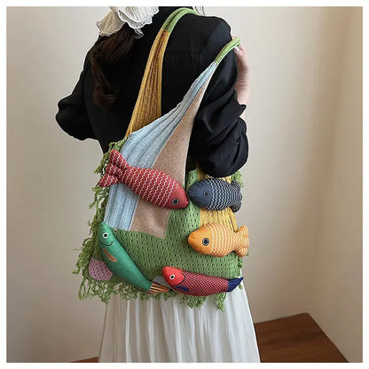 Nagy kapacitású, bojtos, patchwork mintás, sokoldalú gyapjú kötött táska