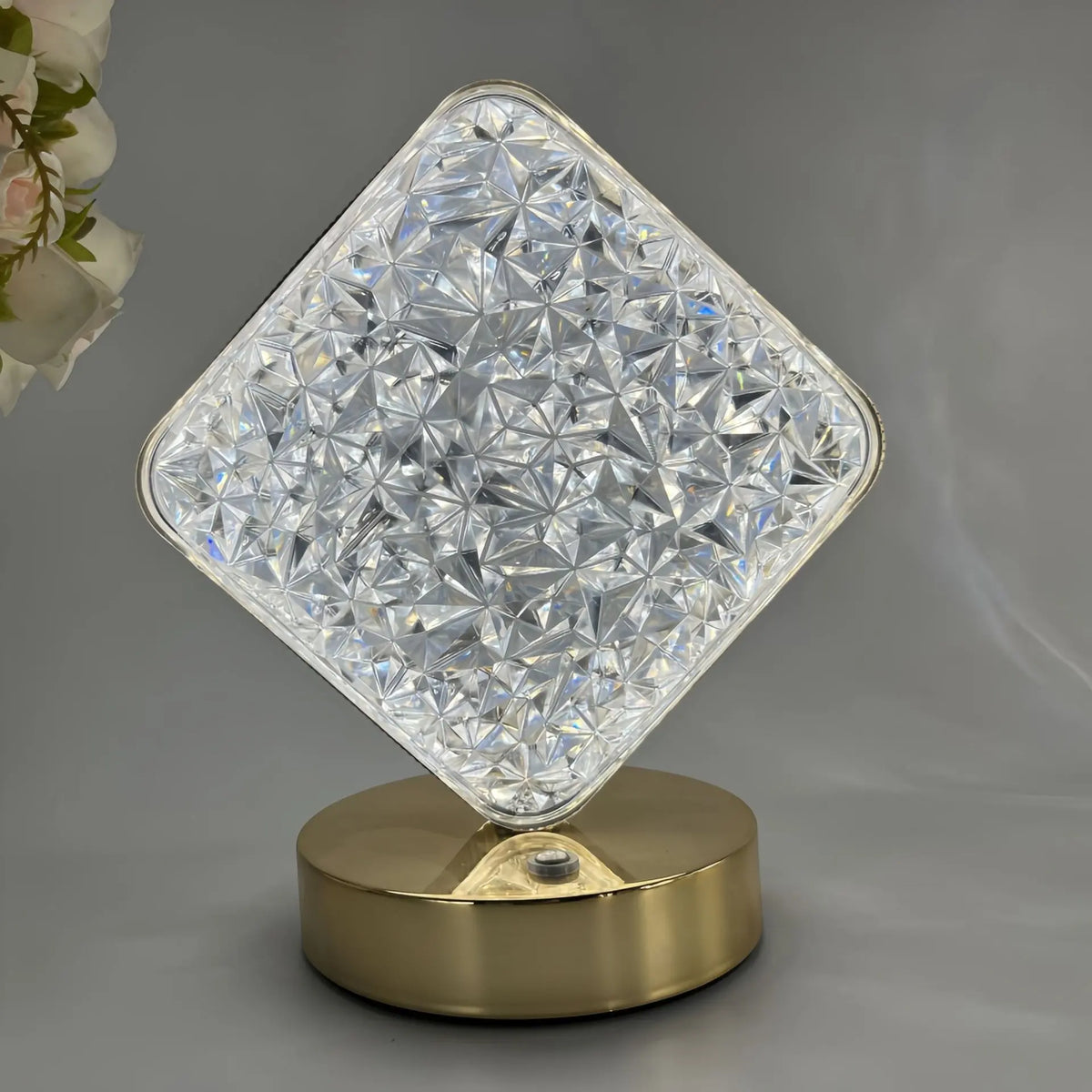💛✨ Geometrikus kristály éjszakai fény: érintésvezérlés, 3 szín, USB-ről tölthető, 🏠 hangulatos hálószobai világítás.