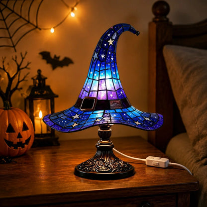【Halloween újdonság】Gótikus boszorkánysapka alakú éjszakai fény, kreatív gyanta éjszakai fény retró ólomüveg hatással! 🔮🧙‍♀️