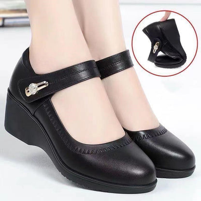 🏆 Posebna ponudba! Kupite en par, drugega dobite brezplačno! 👡 Elegantni in udobni čevlji za mame, velikosti 35–41. ✔️ Nedrseč podplat za varen korak.