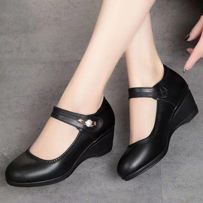 🏆 Posebna ponudba! Kupite en par, drugega dobite brezplačno! 👡 Elegantni in udobni čevlji za mame, velikosti 35–41. ✔️ Nedrseč podplat za varen korak.