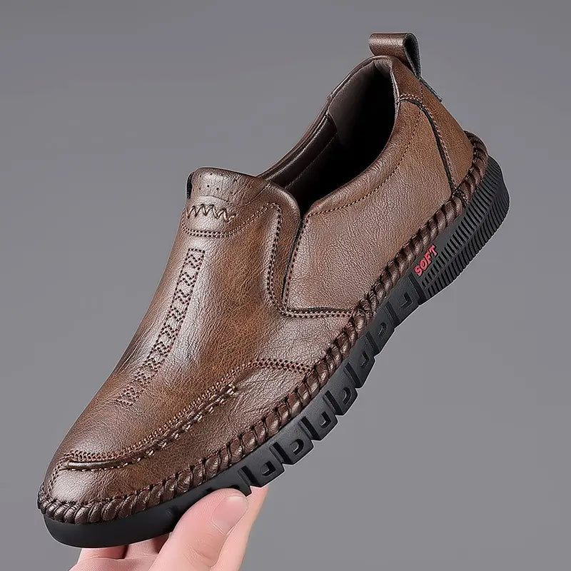 👞【39-44-es méret】Férfi alkalmi sportcipő, valódi bőr, puha talp, csúszásgátló, lélegző