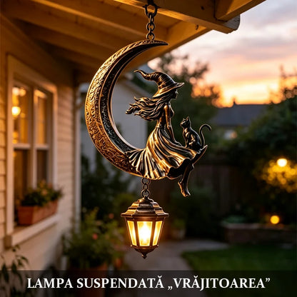 Függesztett kerti lámpa boszorkány és macska motívummal a Holdon – vintage stílusú, LED lámpával, vízálló.