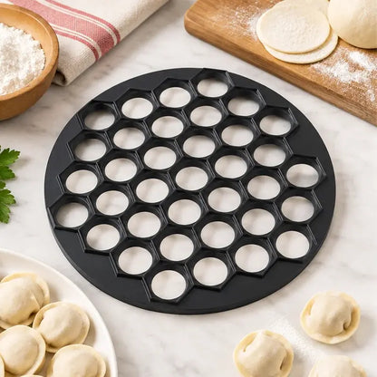 🥟 Pripravte pirohy či pelmene za pár sekúnd! Forma na 37 kusov · Jedným stlačením získate 37 rovnakých kúskov · Efektívne, rýchle a ľahko sa čistí!
