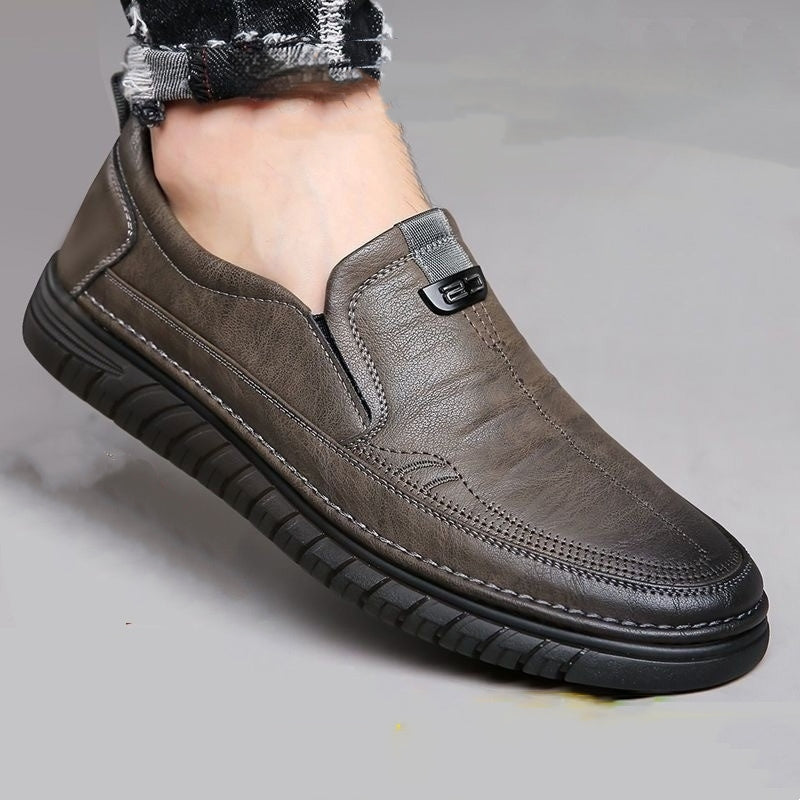 👞【Új őszi/téli stílus】Férfi bőrcipő puha talppal és csúszásgátló talppal, valódi bőrből