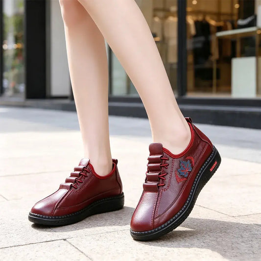 👟【Veličine 36-43】Ženske slip-on cipele od prirodne kože – lagane i udobne, s mekim potplatom. Široke svakodnevne mokasine, idealne za starije osobe i širu stopu. ✨