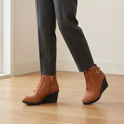 👢Női éksarkú téli bakancs – stílusos és stabil viselet a hideg napokon