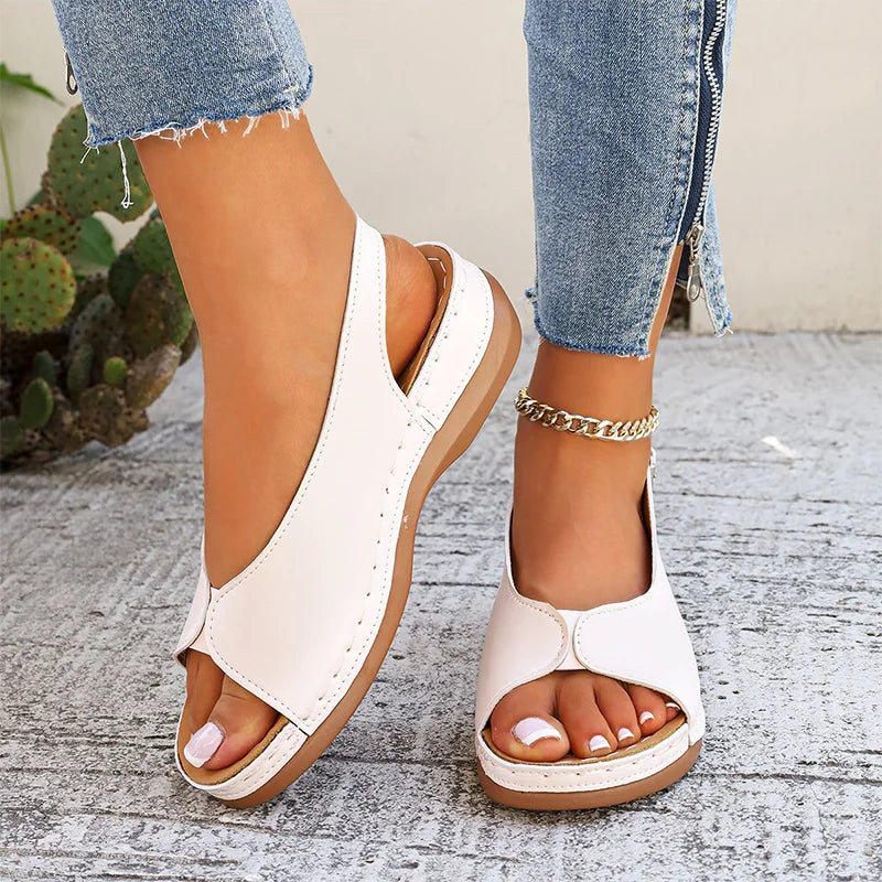👡 Prémiové římské sandály z hovězí kůže – silná anatomická podrážka, rychlé zapínání na suchý zip a velké velikosti 36-43! ☀️✨