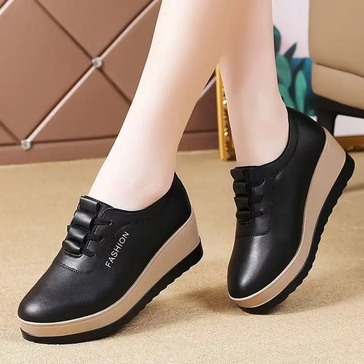 🔥【50%OFF，7 napon belül kézbesítjük】🔥【35-42-es méretek】Új őszi/téli divatos vastag talpú női bőr alkalmi cipők