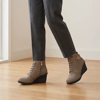👢Női éksarkú téli bakancs – stílusos és stabil viselet a hideg napokon