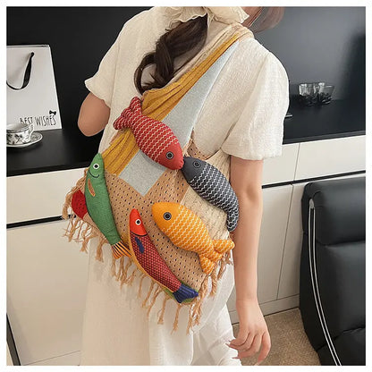 Nagy kapacitású, bojtos, patchwork mintás, sokoldalú gyapjú kötött táska