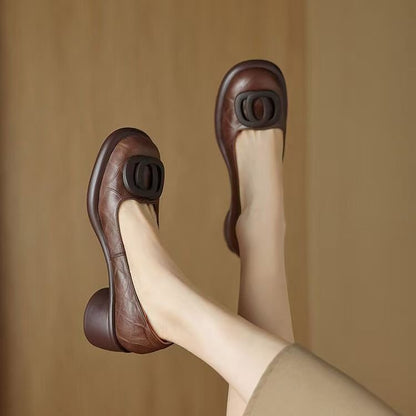 👠【35–40-es méret】Újdonság 2026-ből: Sokoldalú, divatos, kerek orrú bőrcipő 5 cm-es tömbsarokkal, puha talppal és retró stílussal.
