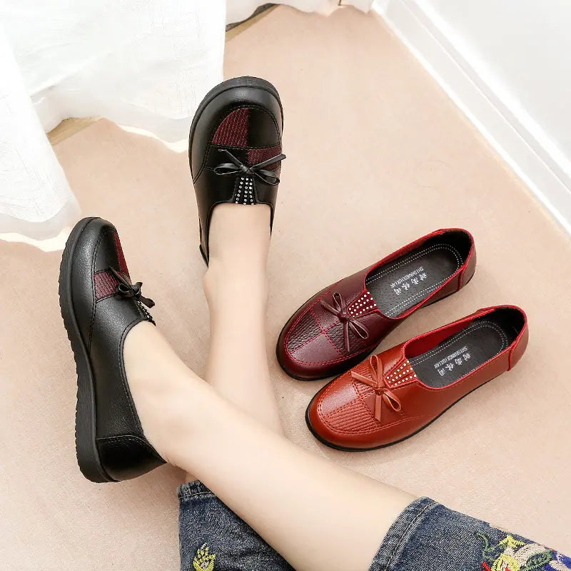 【35–41-es méret】Új divatos, puha bőr, lapos talpú utcai cipő
